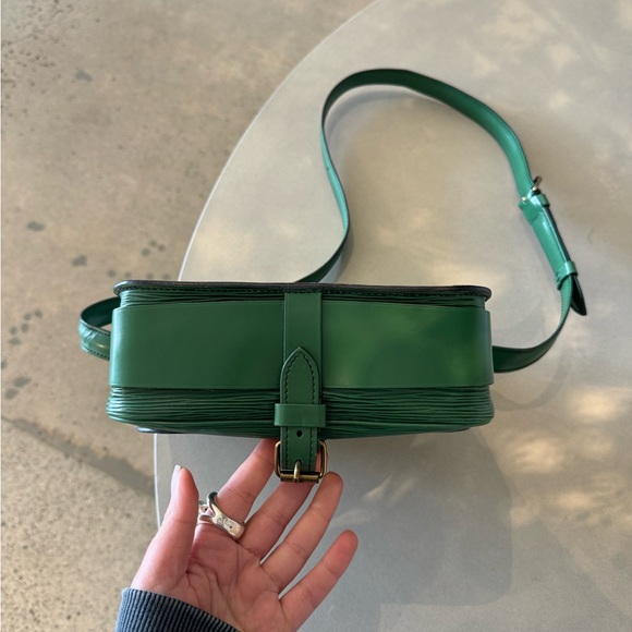 Louis Vuitton Cartouchiere Handbag Epi Leather MM in green color - Picture 5 of 10